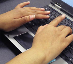 В Україні людей з інвалідністю безкоштовно навчатимуть IT