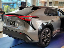 Toyota продолжает выступать против электромобилей
