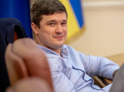 Глава Минцифры рассказал, когда стартует запись на бесплатные смартфоны для пожилых украинцев