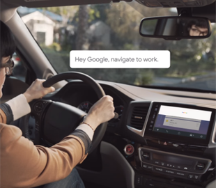 Голосовой помощник Google Assistant появится на платформе Android Auto