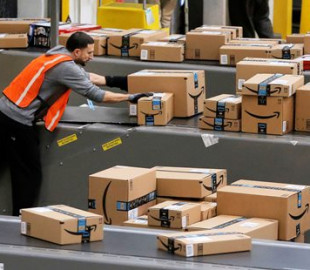 Amazon дополнительно нанимает 100 тысяч сотрудников склада и доставки