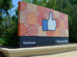 Модераторы Facebook написали открытое письмо руководству: работа в офисе угрожает их жизням