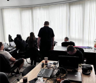 В Україні судитимуть учасників злочинної організації, які організували діяльність міжнародного шахрайського коллцентру