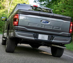 Ford впервые показал электрический F-150 для соперничества с Tesla Cybertruck