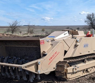 На полігоні випробували машину для розмінування, яку зібрали в Україні