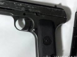 У Кременчуці двоє юнаків відібрали у чоловіка телефон: погрожували пістолетом