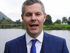 Глава Минфина Шотландии ушел в отставку из-за переписки с подростком