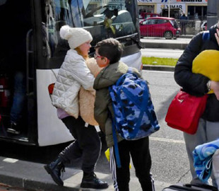 З речами на вихід: В Італії українських біженців масово виселяють із готелів