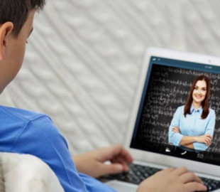 Киевляне просят перевести все школы города на дистанционку