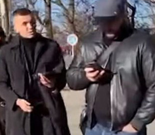 Напад на журналістів у Дніпрі: суд відпустив підозрюваних під особисте зобов'язання