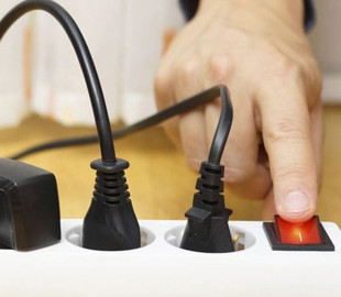 Топ-8 приладів, які варто відключати від мережі, коли ви ними не користуєтесь