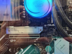 Комп'ютерні магазини прибирають відеокарти та ОЗУ з вітринних ПК через крадіжки