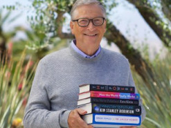 Билл Гейтс посоветовал пять книг для летнего чтения