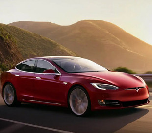 Tesla продемонстрировала возможности своего самого мощного электрокара