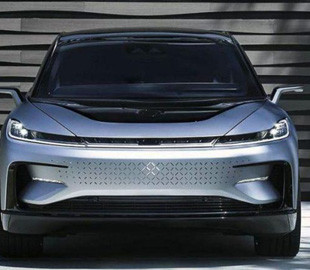 Серийный электрокар FF 91 от Faraday Future оборудовали 27-дюймовым экраном