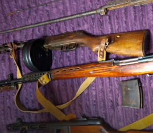 Киянин через поштові відправлення продавав вогнепальну зброю