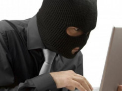 У пенсіонерки вкрали з картки ПриватБанку 74 тисячі гривень: як не потрапити на схему шахраїв