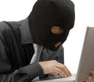 У пенсіонерки вкрали з картки ПриватБанку 74 тисячі гривень: як не потрапити на схему шахраїв