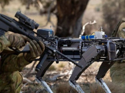 Разведка роем. Пентагон разрешит дронам и роботам воевать без контроля человека