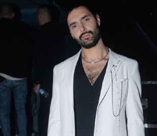 Віталій Козловський показав зворушливий подарунок від 4-річної дівчинки з Маріуполя