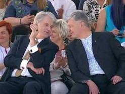 "По пиву": у соцмережах пожартували з поведінки Порошенка та Ющенка на параді