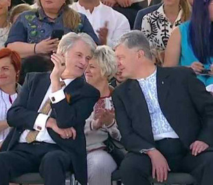 "По пиву": у соцмережах пожартували з поведінки Порошенка та Ющенка на параді