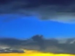 "Даже небо нас поддерживает": в сети появилось "знаковое" видео рассвета над Киевом