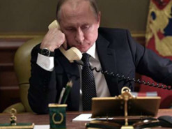 В Кремле пояснили, почему Путин не пользуется мобильным телефоном