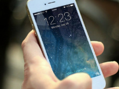 Apple шпигує за користувачами: Сноуден розкрив секрет