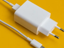 Чому у комплектах до сучасних смартфонів більше немає зарядних блоків: фахівці пояснили
