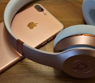 Стали известны подробности о новых полноразмерных наушниках Apple