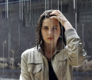 Streetstyle: как одеваться в дождливую погоду