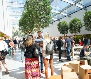 За 12 часов магазин Apple на родине Джобса успели ограбить дважды