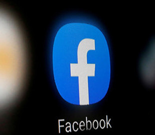 Facebook не будет блокировать аккаунт екс-советника Трампа, который предложил «обезглавить» главного инфекциониста США