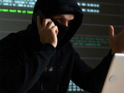 Мошенники выдают себя за врачей и воруют у украинцев деньги: как работает схема