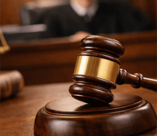 У Росії засудили чоловіка за емодзі у будинковому чаті