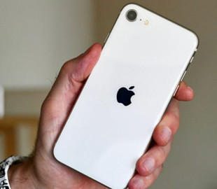 Бюджетний iPhone SE четвертого покоління отримає порт USB-C