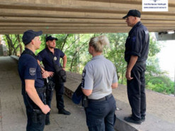 17-летняя девушка избивает девочек-подростков в Николаеве, а ее друзья снимают «подвиги» на видео