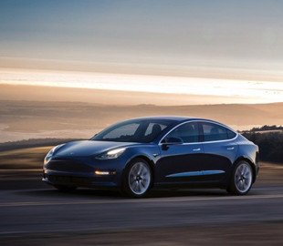 Электромобили Tesla существенно выросли в цене: в чем причина