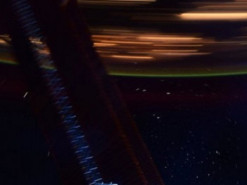 Астронавт МКС показал на фото высокую скорость вращения станции вокруг Земли