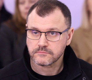 Клименко: До розслідування нападу на журналіста Макарова залучені пів сотні експертів