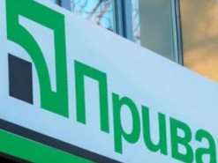 У украинки с карты ПриватБанка тайно списали 32 тысячи: банк не помог, но деньги вернул Apple