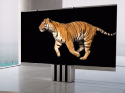 Представлен огромный складной 165-дюймовый телевизор