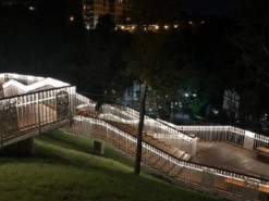 С доступом к Wi-Fi. В Киеве открыли светящуюся лестницу к Андреевскому спуску и Воздвиженке