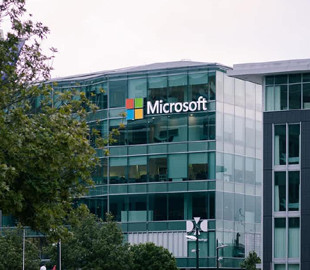 Microsoft и Qualcomm анонсировали небольшой настольный ПК для разработчиков