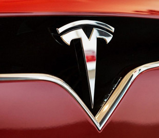 Камера Tesla сняла землетрясение