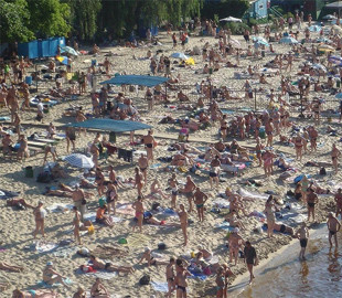 В сети показали, как в столичном Гидропарке в 1975-м году отдыхали киевляне. Фото