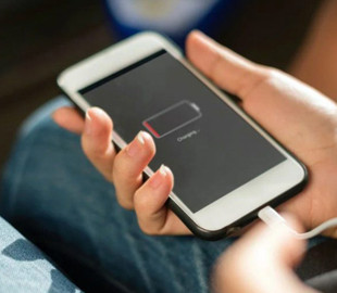 Чому смартфон розряджається, якщо ним не користуватися