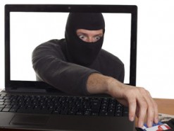 Мошенники отмывают деньги с карт украинцев: как работает схема незаконного заработка