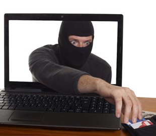 Мошенники отмывают деньги с карт украинцев: как работает схема незаконного заработка